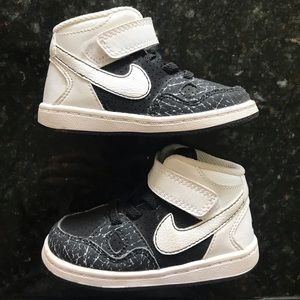 Nike toddler shoes size 6